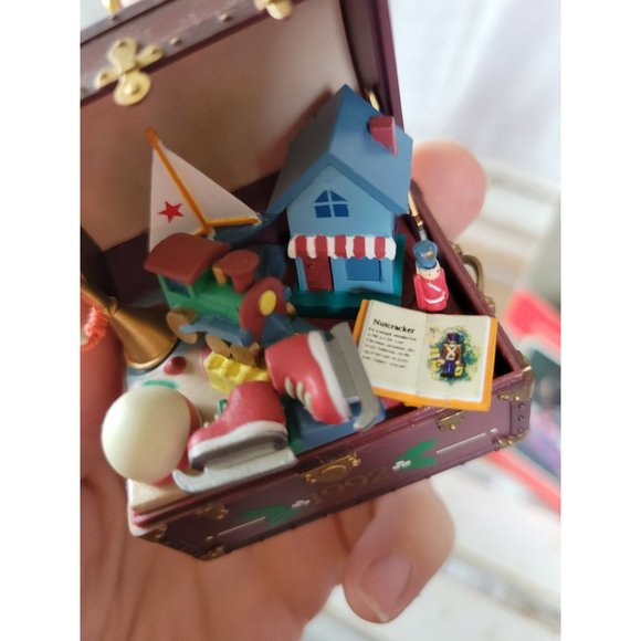 Enesco trunk of treasures ornament 1992 vintage - Picture 7 of 8
